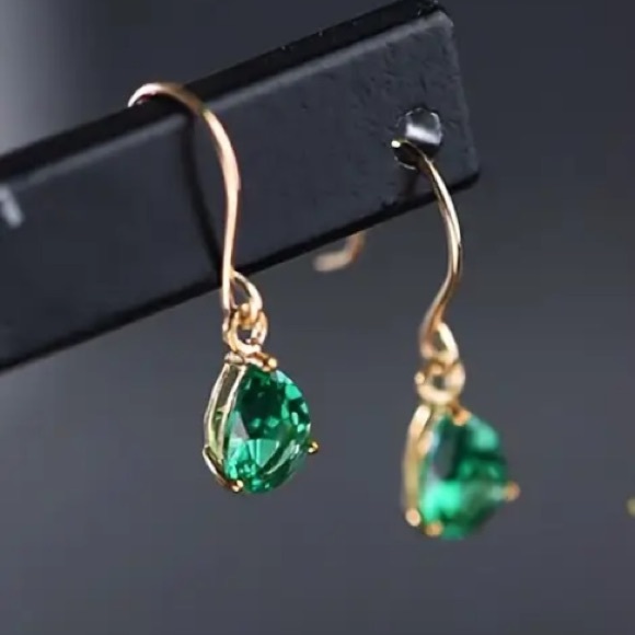 NEW Dainty Teardrop dangle Earrings in Emerald Green & Gold color May - Boutique - Picture 5 of 6